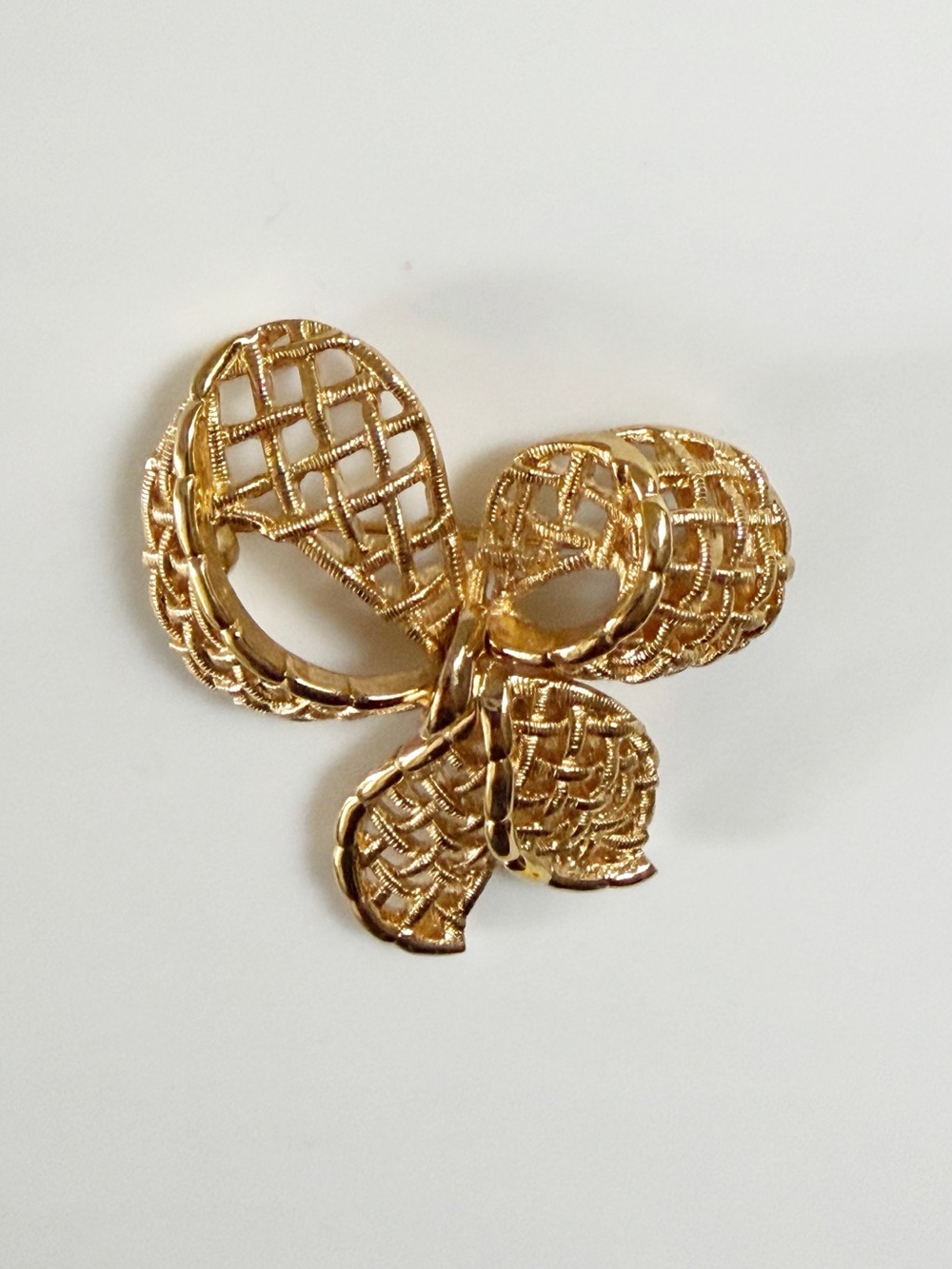 Vintage Monet Bow Ribbon Gold Tone Statement Pin Brooch